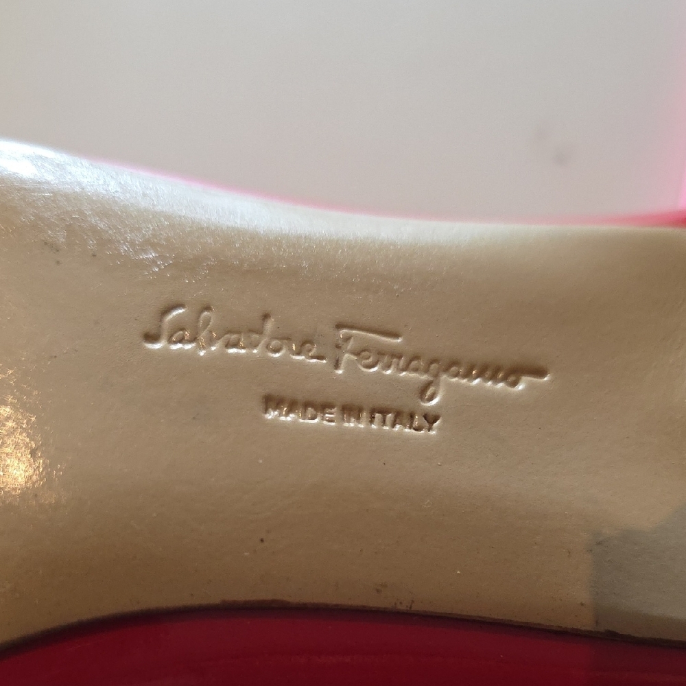 Salvatore Ferragamo Patent Red Bow Pumps - Picture 6 of 6